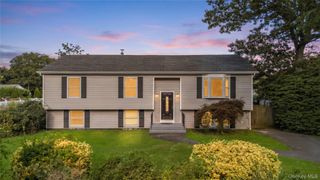 31 Concord Road, Shirley, NY 11967