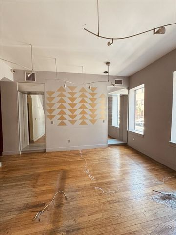 209 S Craig, Oakland, PA 15213