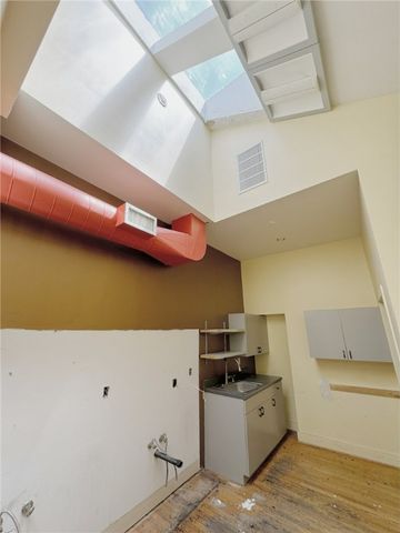 209 S Craig, Oakland, PA 15213