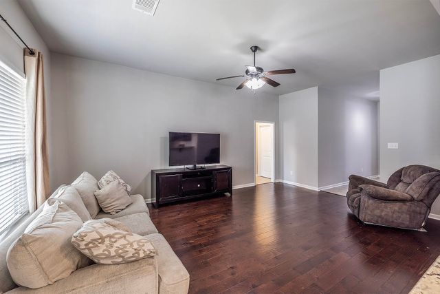418 Cypress Garden Dr, Houma, LA 70364