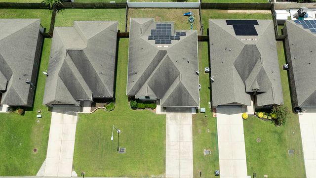 418 Cypress Garden Dr, Houma, LA 70364