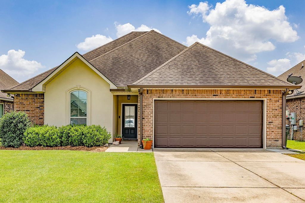 418 Cypress Garden Dr, Houma, LA 70364