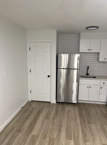 31 Vine St 37, Weymouth, MA 02188