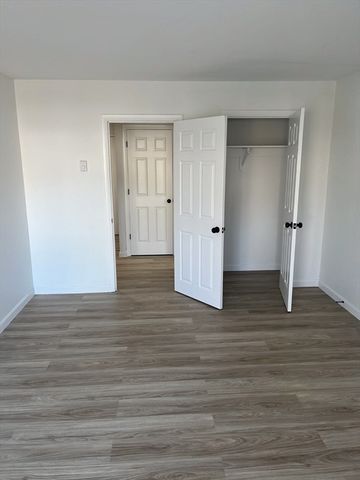 31 Vine St 37, Weymouth, MA 02188