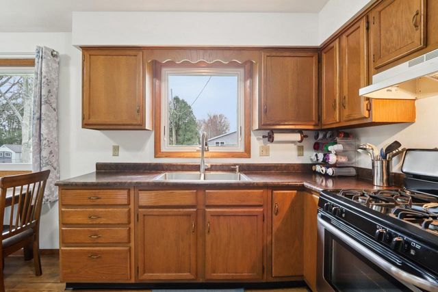 917 Kriedeman Drive, Stoughton, WI 53589