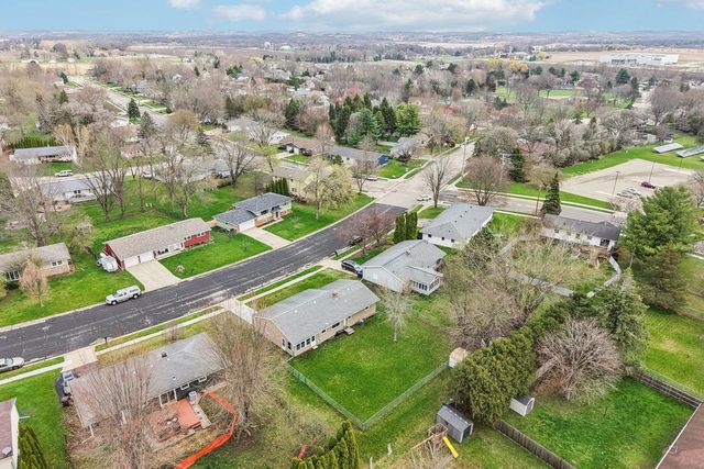 917 Kriedeman Drive, Stoughton, WI 53589