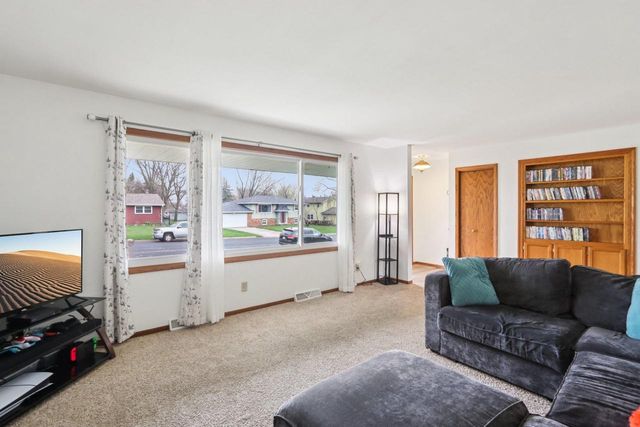 917 Kriedeman Drive, Stoughton, WI 53589
