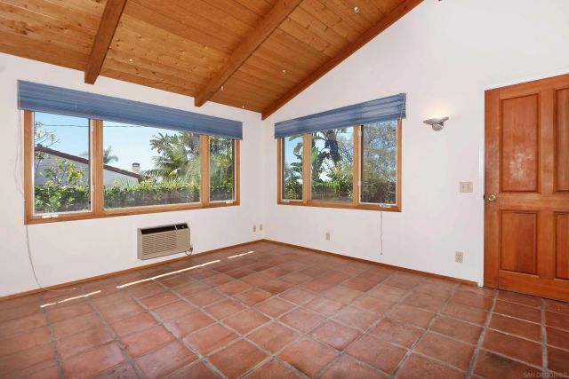 6381 Castejon, La Jolla, CA 92037