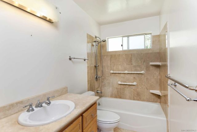 6381 Castejon, La Jolla, CA 92037