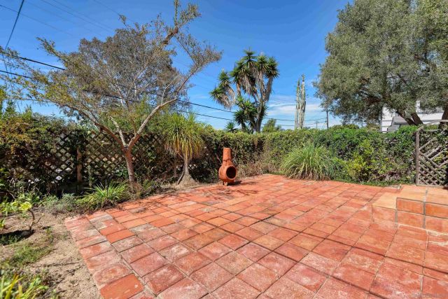 6381 Castejon, La Jolla, CA 92037