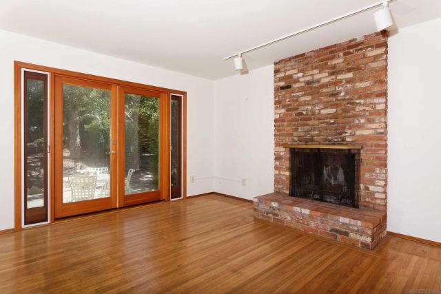 6381 Castejon, La Jolla, CA 92037