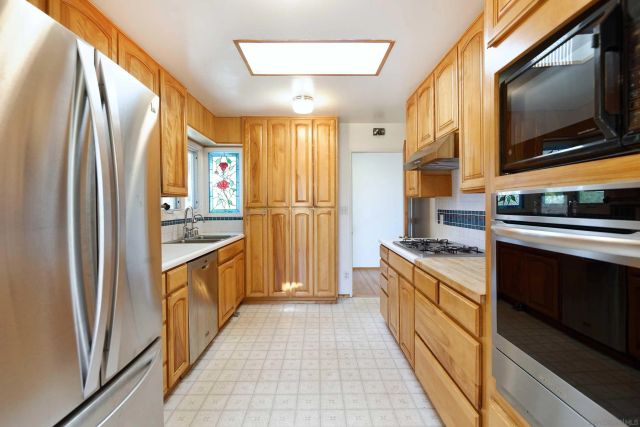 6381 Castejon, La Jolla, CA 92037