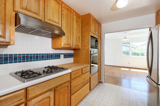 6381 Castejon, La Jolla, CA 92037