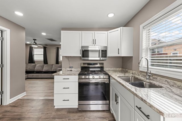 5817 W 64th Street, Chicago, IL 60638