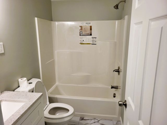 389 Breakneck Rd, Southbridge, MA 01550