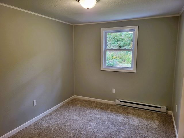 389 Breakneck Rd, Southbridge, MA 01550