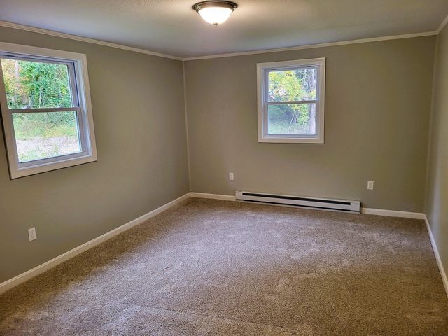389 Breakneck Rd, Southbridge, MA 01550