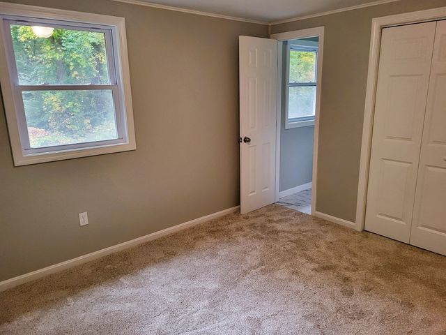 389 Breakneck Rd, Southbridge, MA 01550