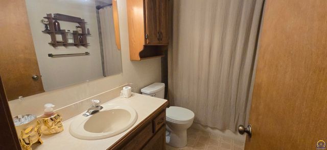 9020 SW Wanamaker Rd, Wakarusa, KS 66546