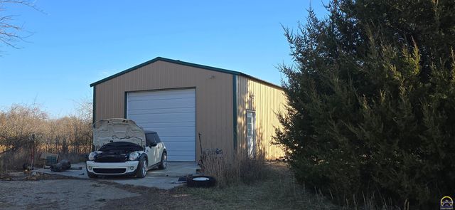 9020 SW Wanamaker Rd, Wakarusa, KS 66546