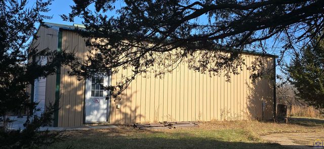 9020 SW Wanamaker Rd, Wakarusa, KS 66546