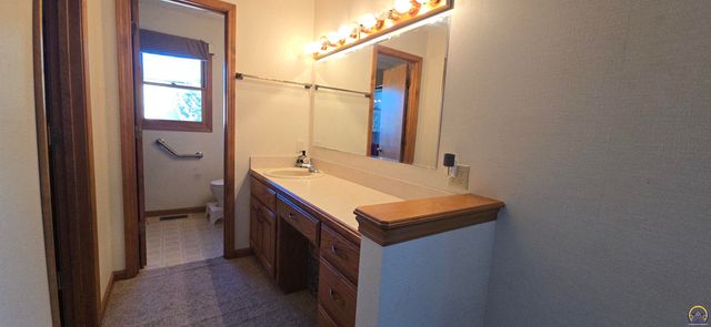 9020 SW Wanamaker Rd, Wakarusa, KS 66546