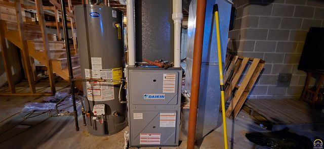 9020 SW Wanamaker Rd, Wakarusa, KS 66546