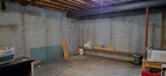 9020 SW Wanamaker Rd, Wakarusa, KS 66546