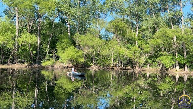 9020 SW Wanamaker Rd, Wakarusa, KS 66546