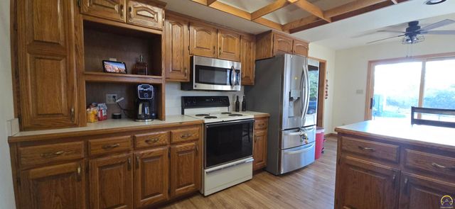 9020 SW Wanamaker Rd, Wakarusa, KS 66546