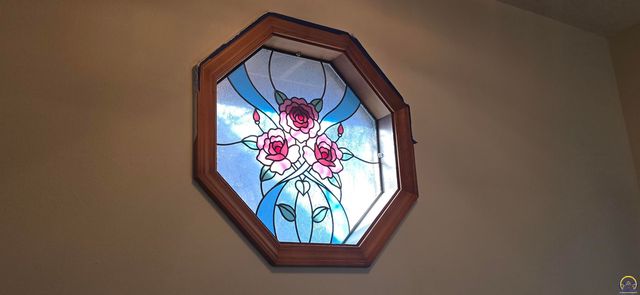 9020 SW Wanamaker Rd, Wakarusa, KS 66546