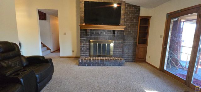 9020 SW Wanamaker Rd, Wakarusa, KS 66546