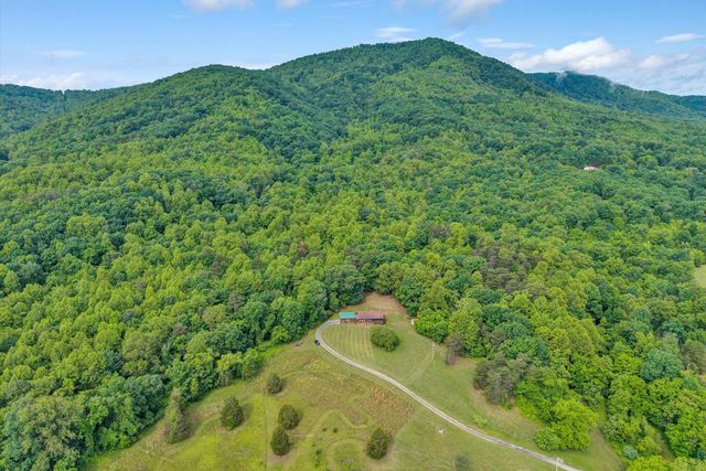 1550 Vernon LN, Blue Ridge, VA 24064