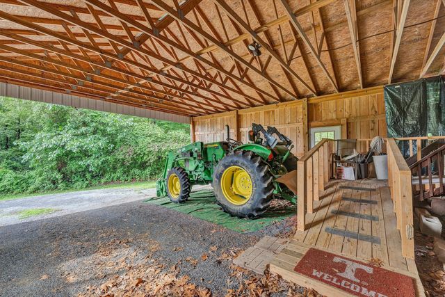 1550 Vernon LN, Blue Ridge, VA 24064