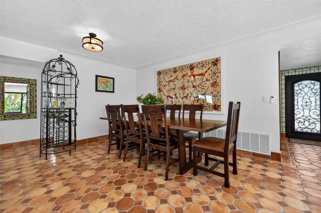 6213 12TH AVENUE S, Gulfport, FL 33707