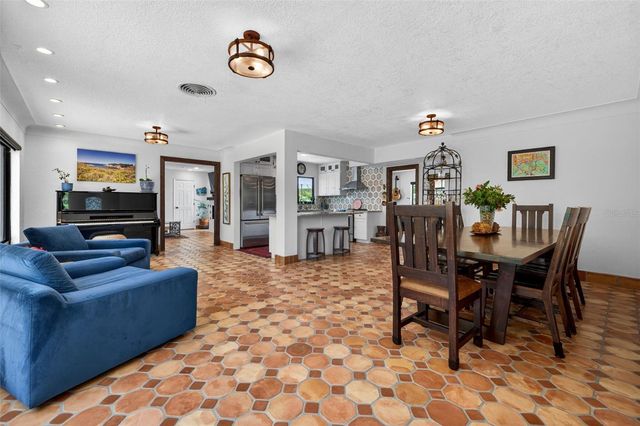 6213 12TH AVENUE S, Gulfport, FL 33707