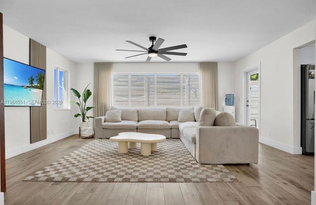 1301 Hollywood Blvd, Hollywood, FL 33019