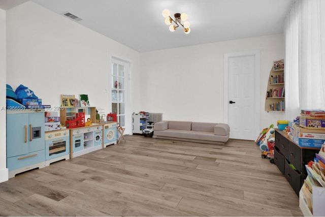 1301 Hollywood Blvd, Hollywood, FL 33019