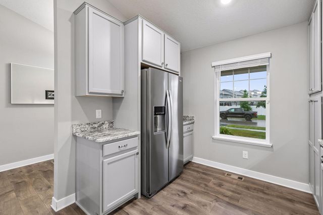 20566 Glade Avenue, Lakeville, MN 55044