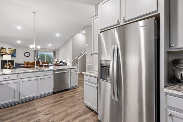 20566 Glade Avenue, Lakeville, MN 55044