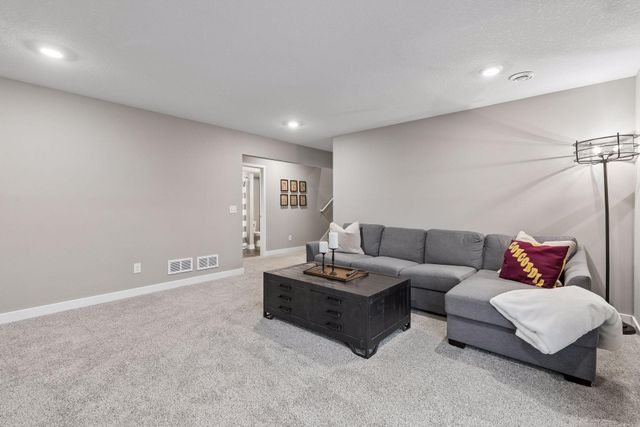 20566 Glade Avenue, Lakeville, MN 55044
