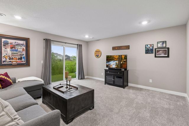 20566 Glade Avenue, Lakeville, MN 55044