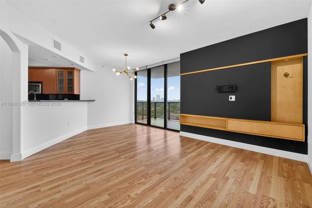 2301 SW 27th Ave 906, Miami, FL 33145