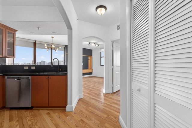 2301 SW 27th Ave 906, Miami, FL 33145
