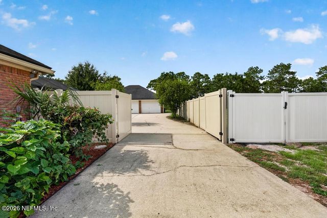 10087 PEBBLE RIDGE Drive N, Jacksonville, FL 32220