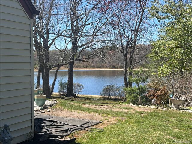 50 Gauguin Court 50, Middle Island, NY 11953