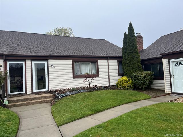 50 Gauguin Court 50, Middle Island, NY 11953
