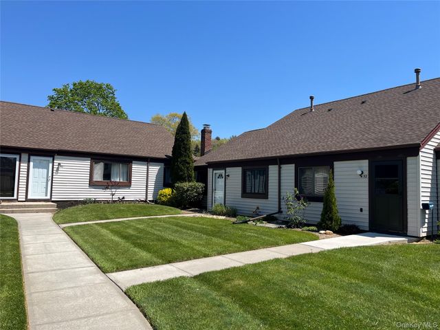 50 Gauguin Court 50, Middle Island, NY 11953