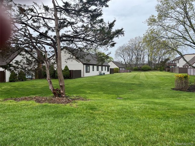 50 Gauguin Court 50, Middle Island, NY 11953