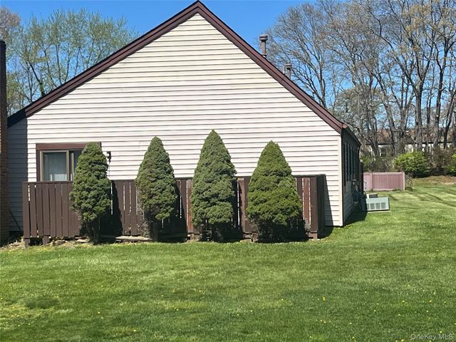 50 Gauguin Court 50, Middle Island, NY 11953